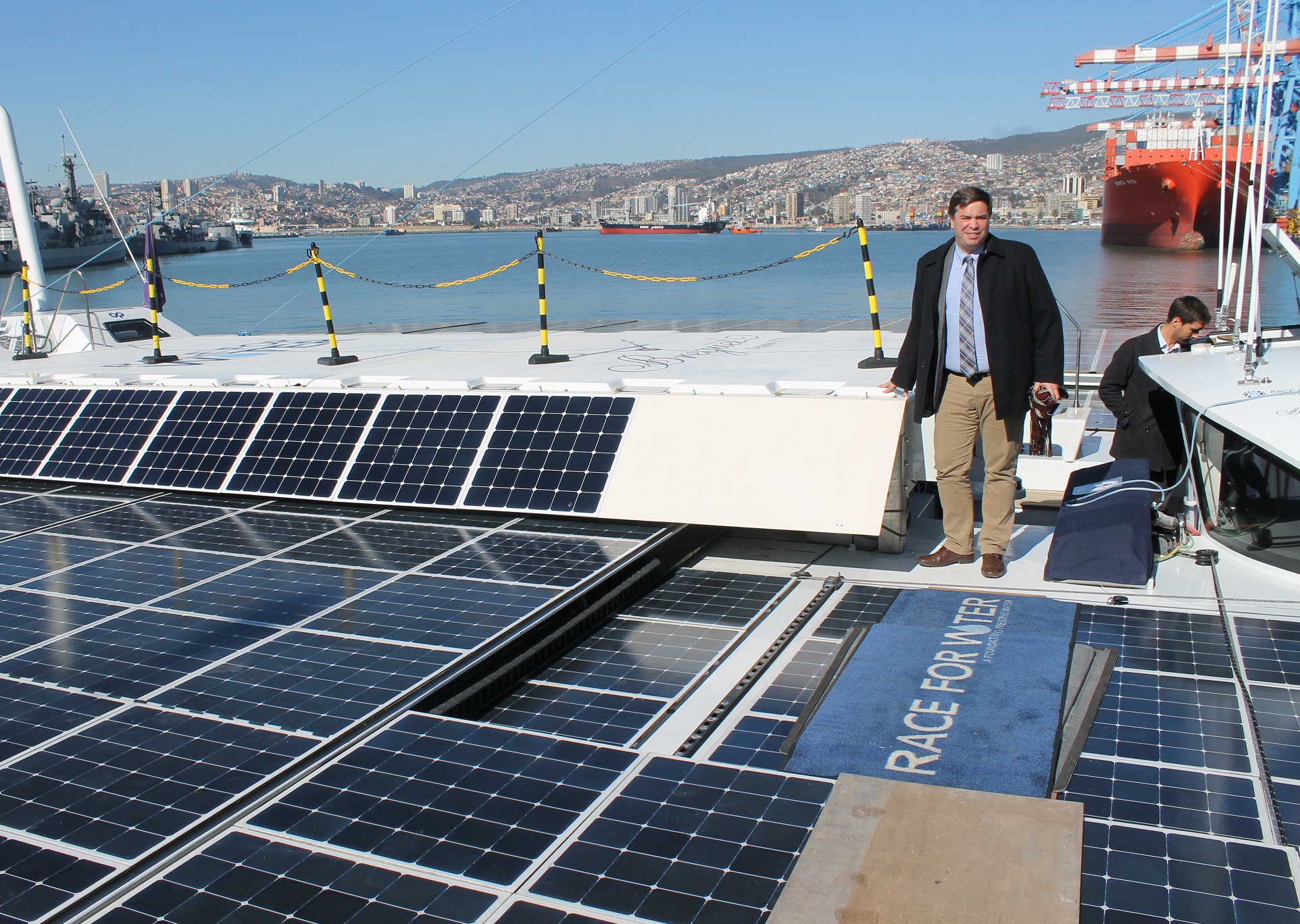Barco que funciona con energía autosustentable estará en Valparaíso hasta el 17 de junio