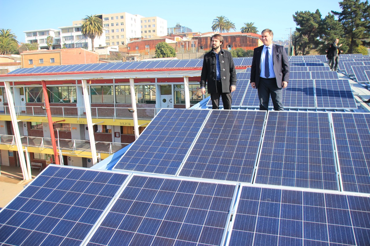 Inauguran el primer sistema fotovoltaico en un liceo de Valparaíso
