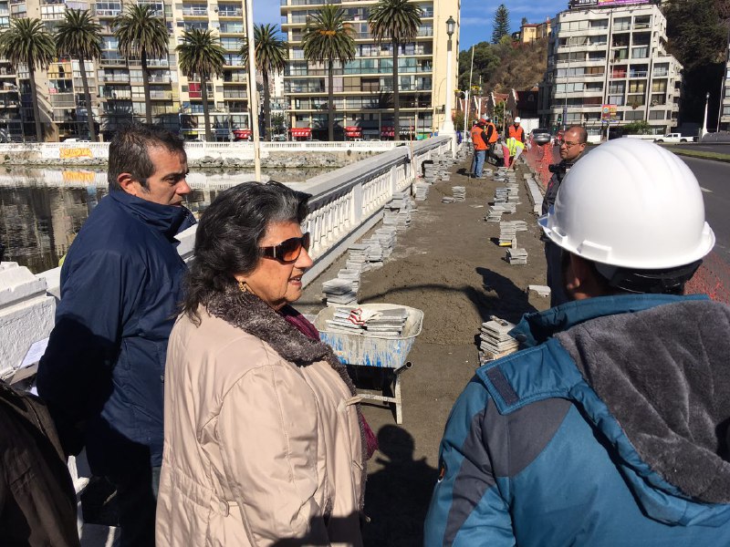 Puentes de Viña del Mar presentan nueva imagen con recambio de baldosas