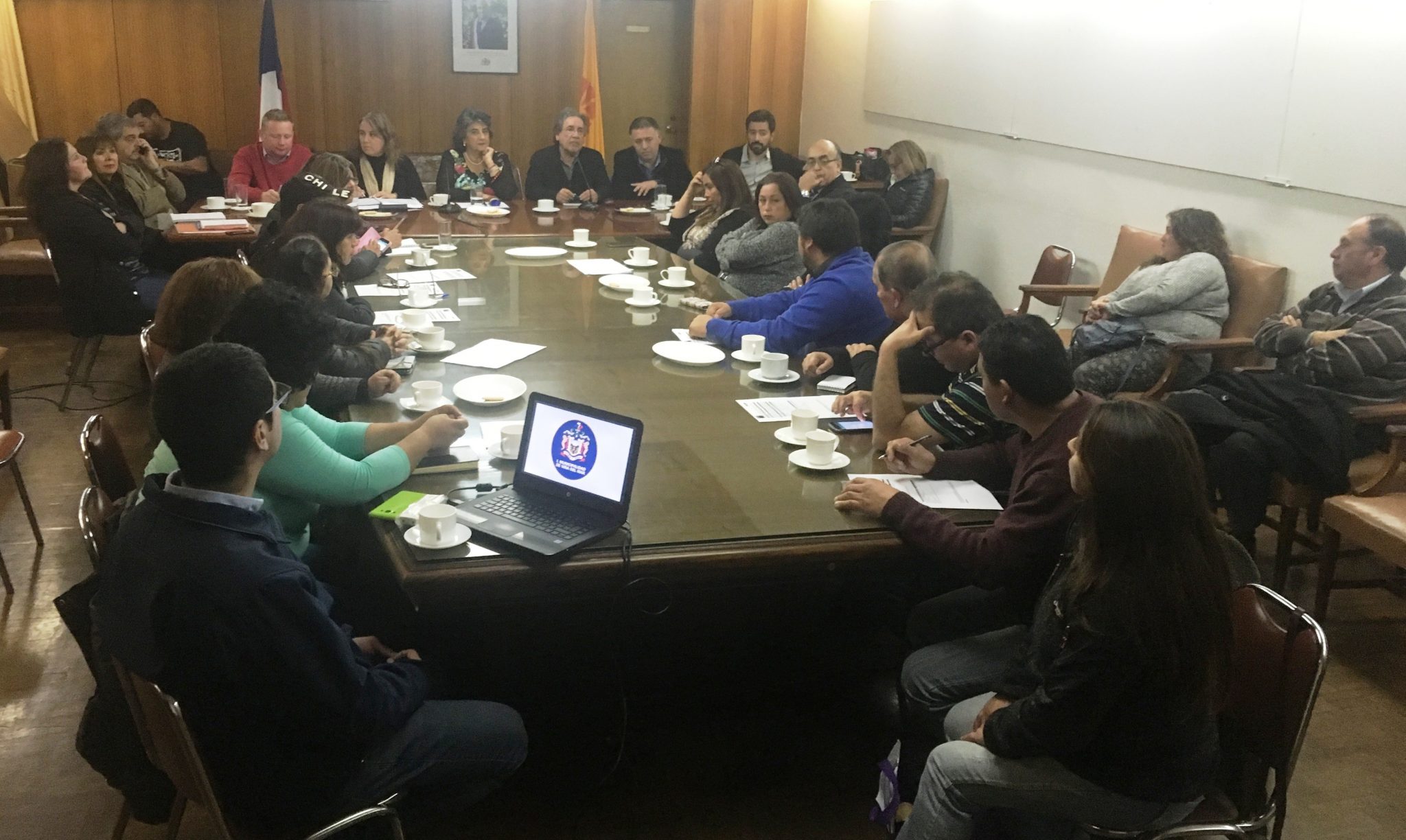 Municipio de Viña del Mar y dirigentes de campamentos realizan productiva reunión de trabajo conjunto