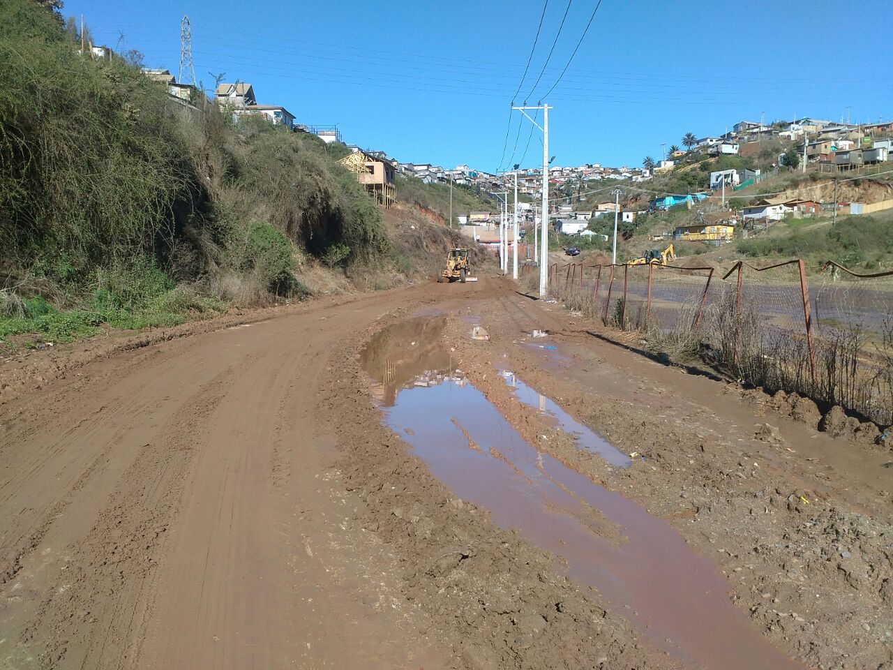 Municipio de Viña del Mar repara acceso a campamentos luego del sistema frontal del fin de semana pasado