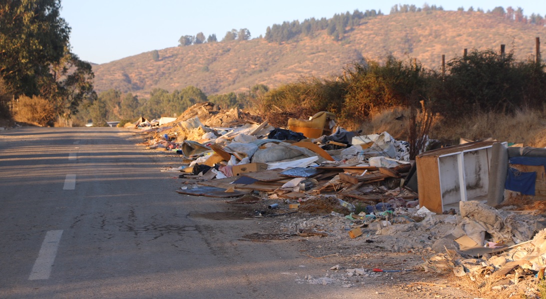Municipio de Concón realiza completa limpieza del camino Fuerte Aguayo