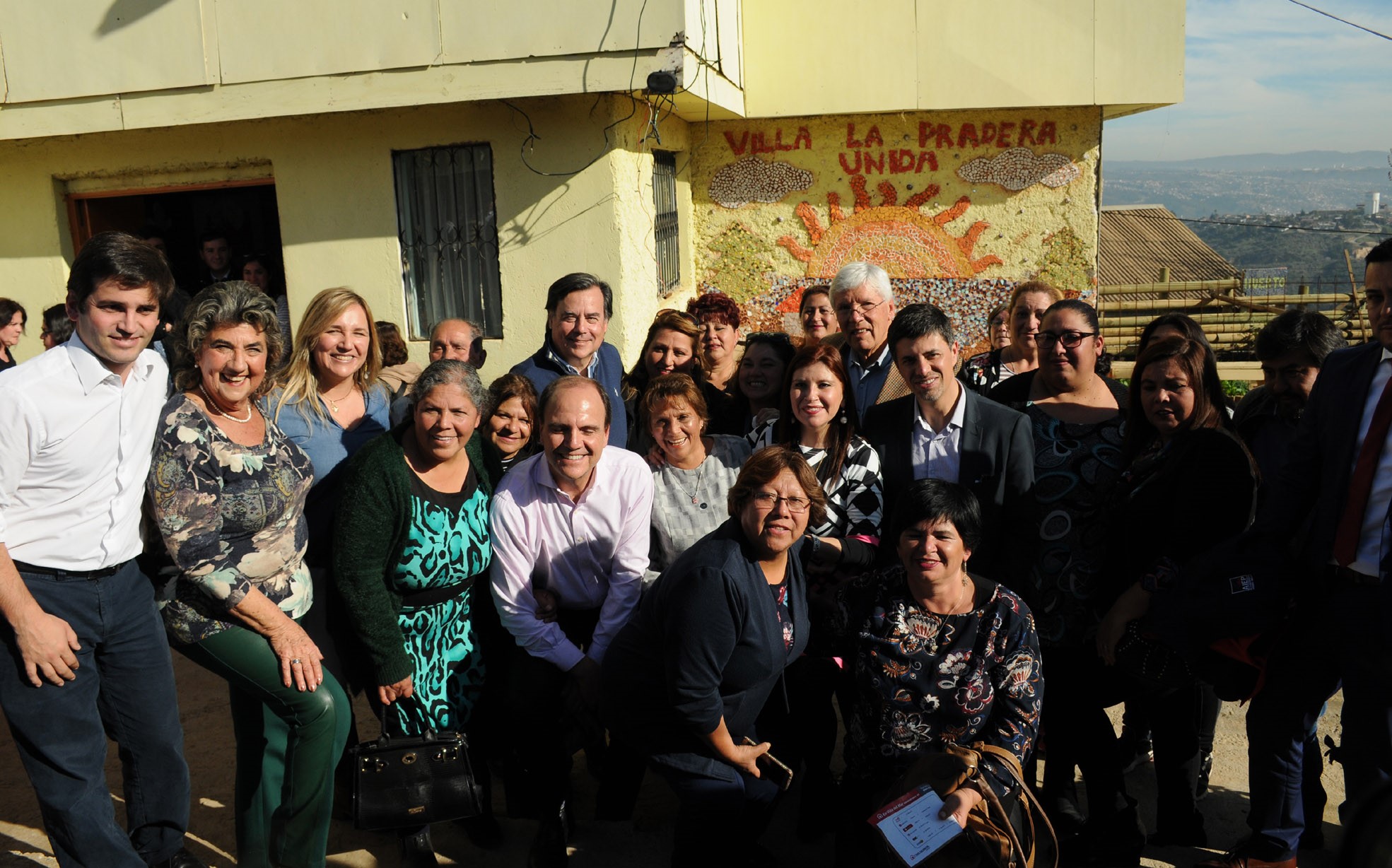 Ministro de Vivienda y Urbanismo visitó Campamento Manuel Bustos en Viña del Mar y dio noticias de Plan de Regularización