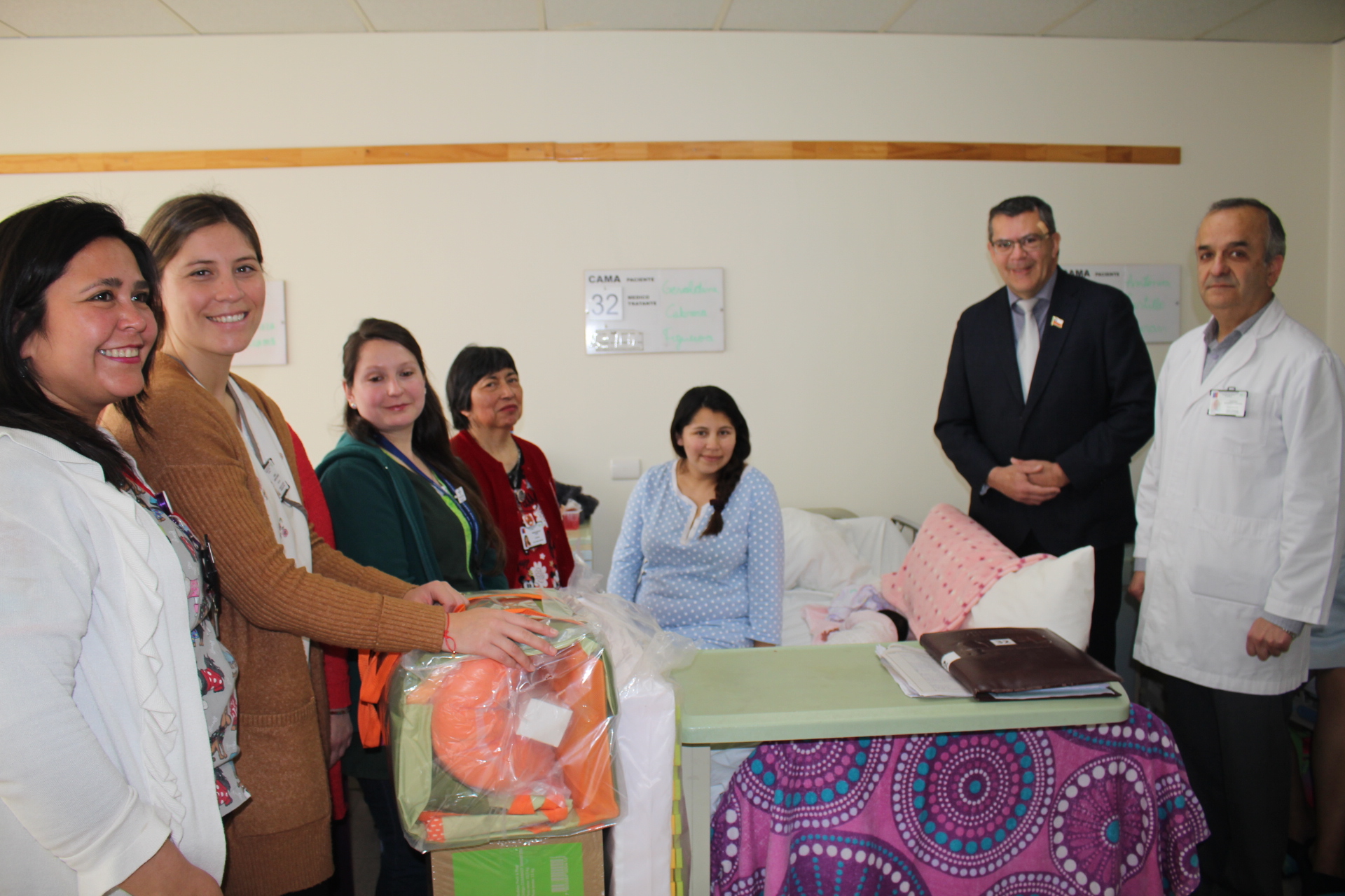 Autoridades entregan ajuares a beneficiarias del Programa Chile Crece Contigo en Quillota