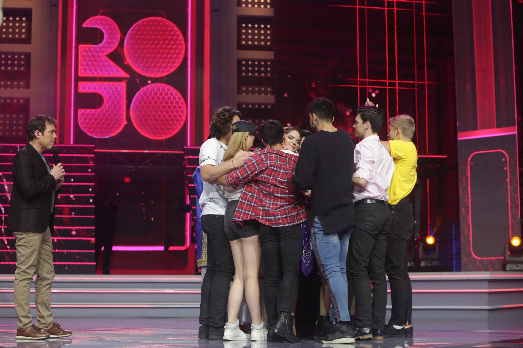 Rojo, el color del talento: Camila Vásquez deja el programa por lesión y Jeimy Espinoza se encuentra bajo evaluación médica