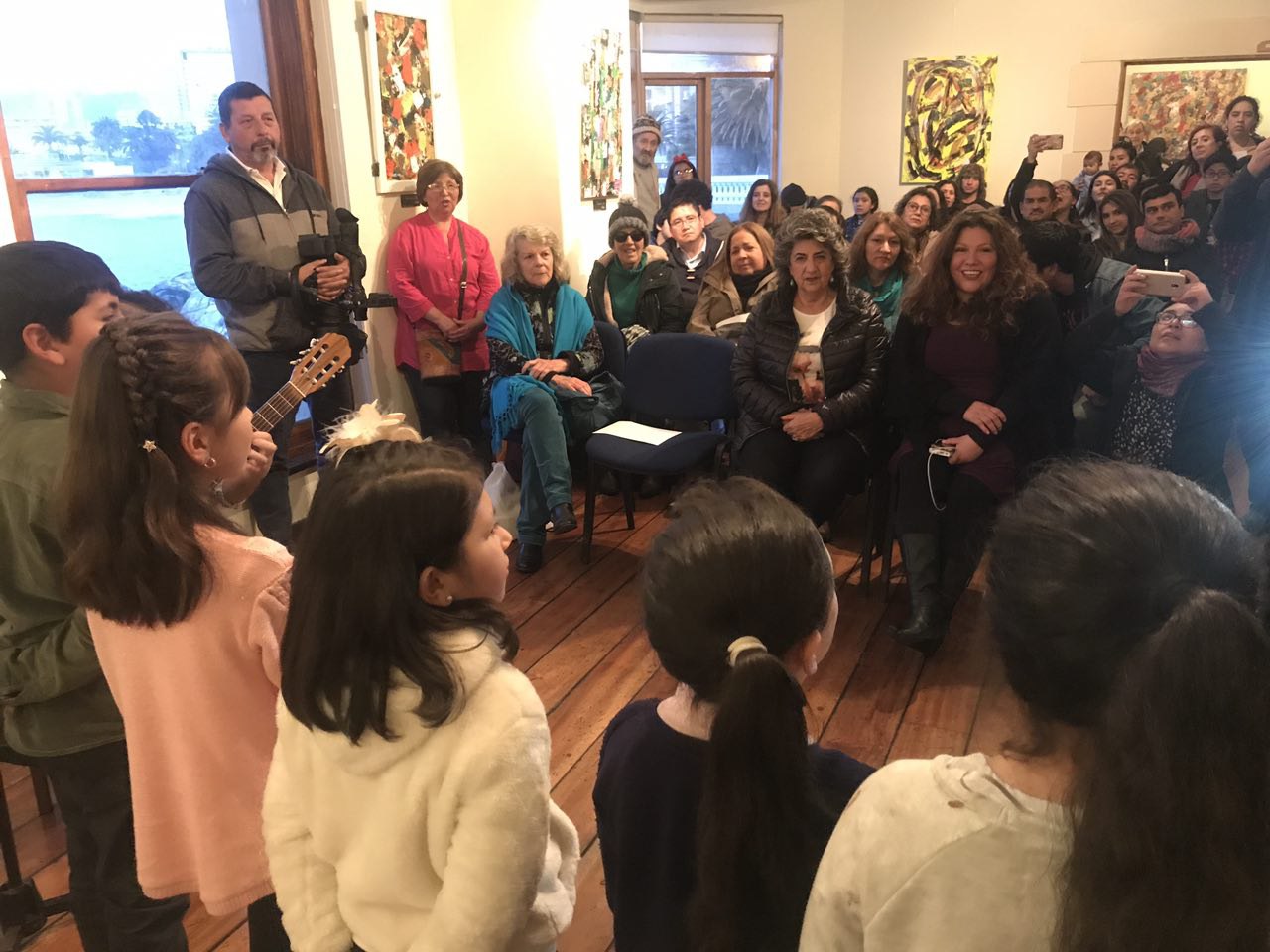 Más de 100 vecinos de Viña del Mar recibieron su certificación por participar en talleres gratuitos de La Casa de Las Artes