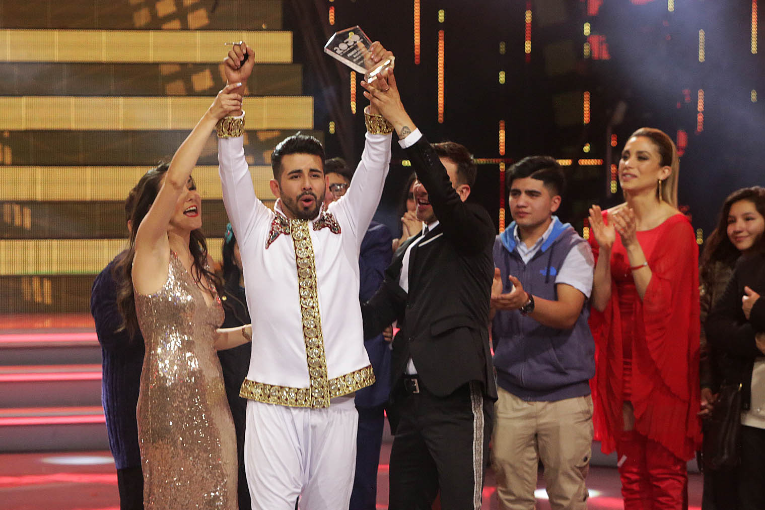 Hernán Arcil se transforma es el primer ganador de Rojo, el color de talento