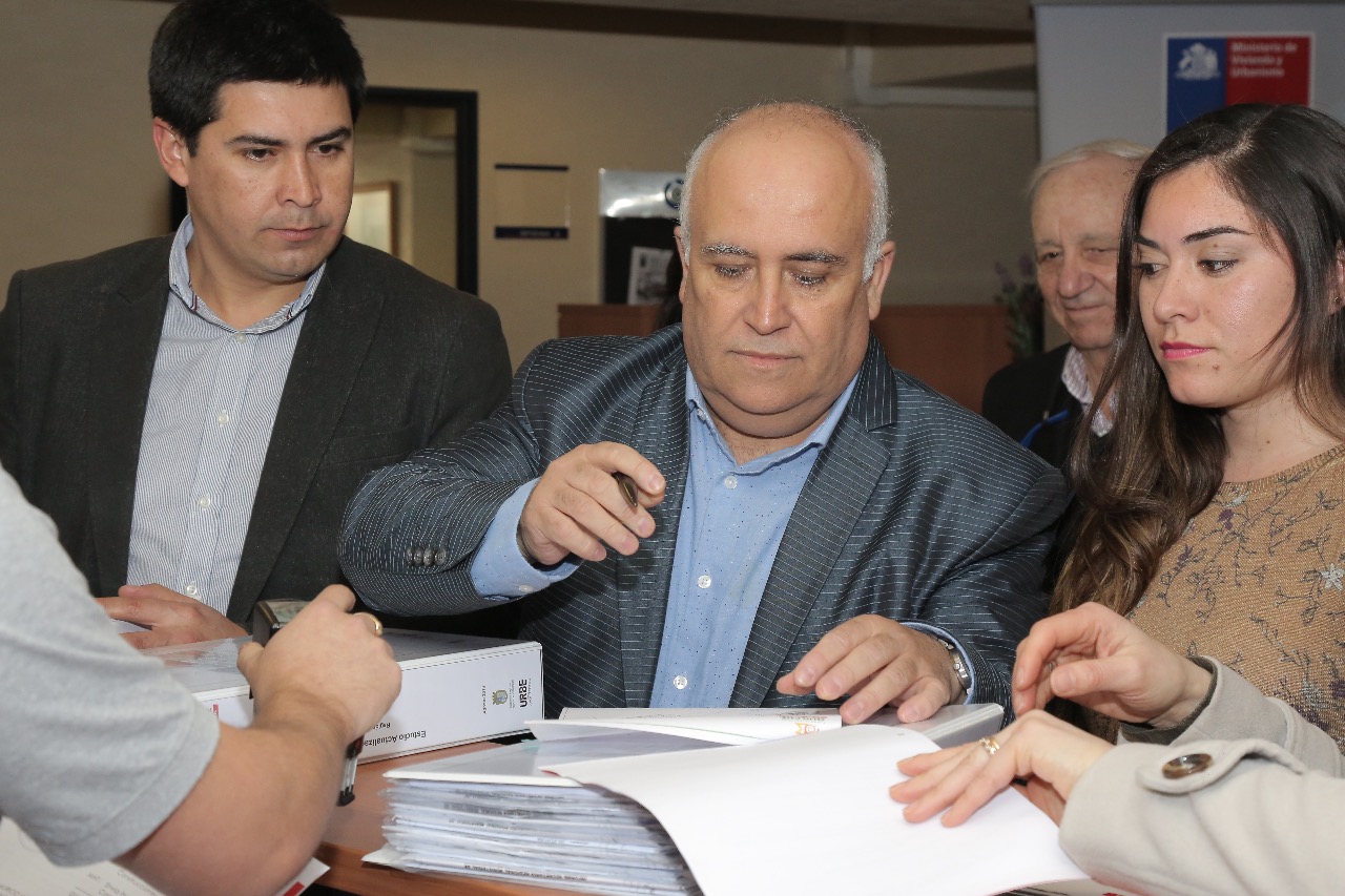 Alcalde Viñambres ingresa a la Seremi Minvu expedientes del nuevo Plan Regulador de Quilpué