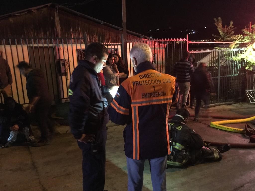 Municipalidad de Viña del Mar entrega ayuda a familias afectadas por incendio en Santa Julia