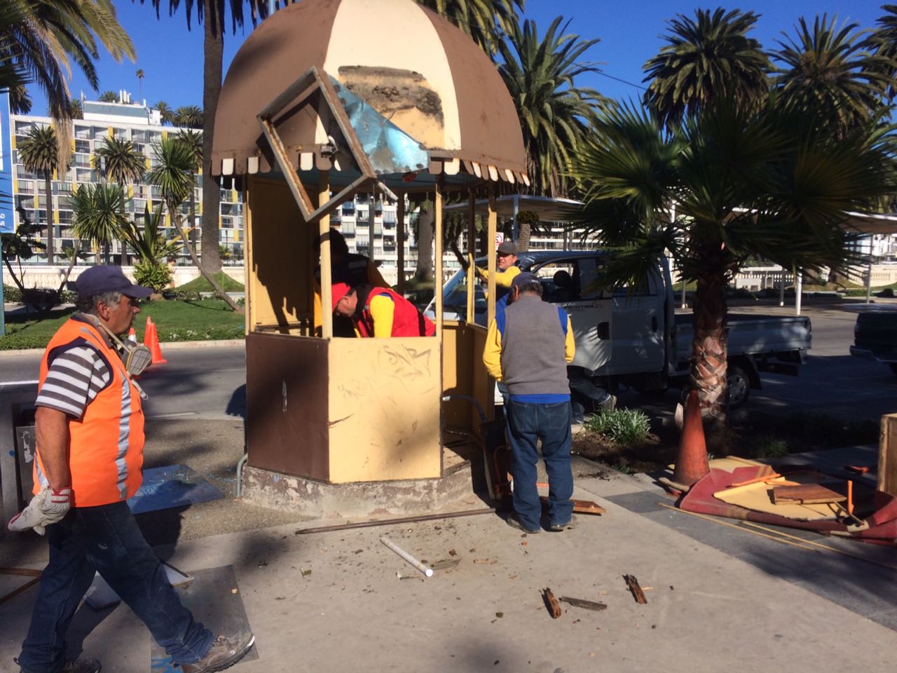 Municipalidad de Viña del Mar retira kioscos y casetas en desuso
