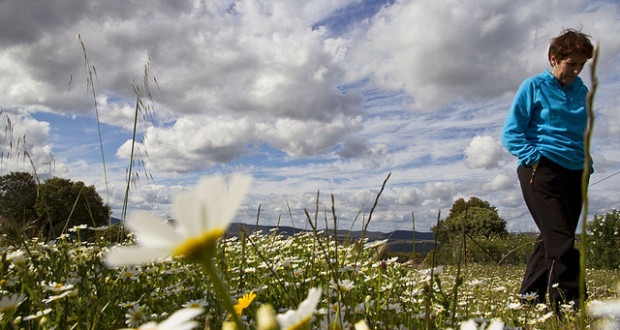 El experto en manejo emocional, Carlos Schafer, afirma que los grupos de mayor riesgo son los jóvenes y mujeres, triplicando a varones en primavera