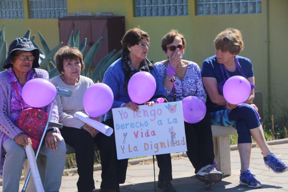 Concón: Adultos mayores realizaron caminata por sus derechos