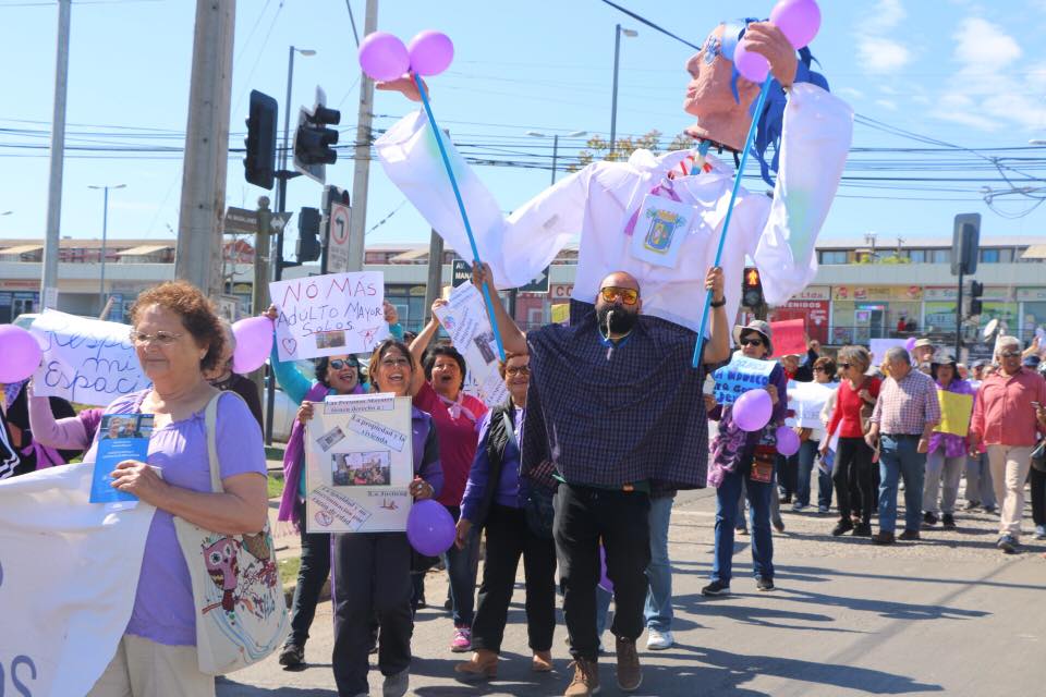 Concón: Adultos mayores realizaron caminata por sus derechos