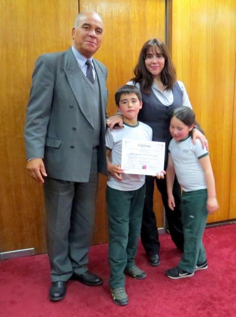 Nueve fueron los homenajeados en tradicional once con que IPS reconoce logros escolares