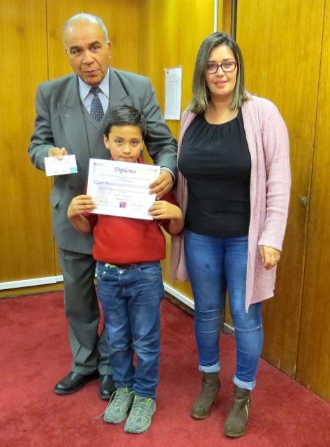 Nueve fueron los homenajeados en tradicional once con que IPS reconoce logros escolares