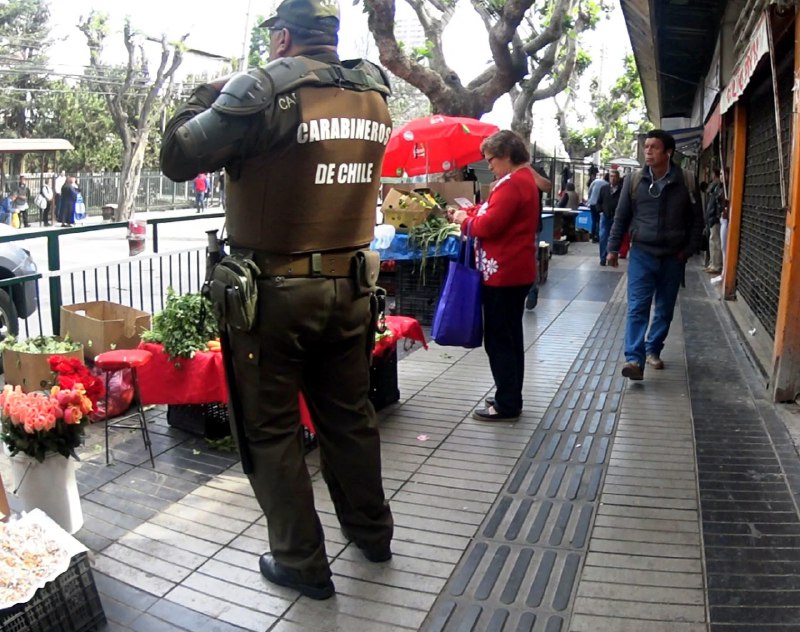 Viña del Mar: Operativo contra el comercio ilegal en calle Quillota dejó 8 detenidos