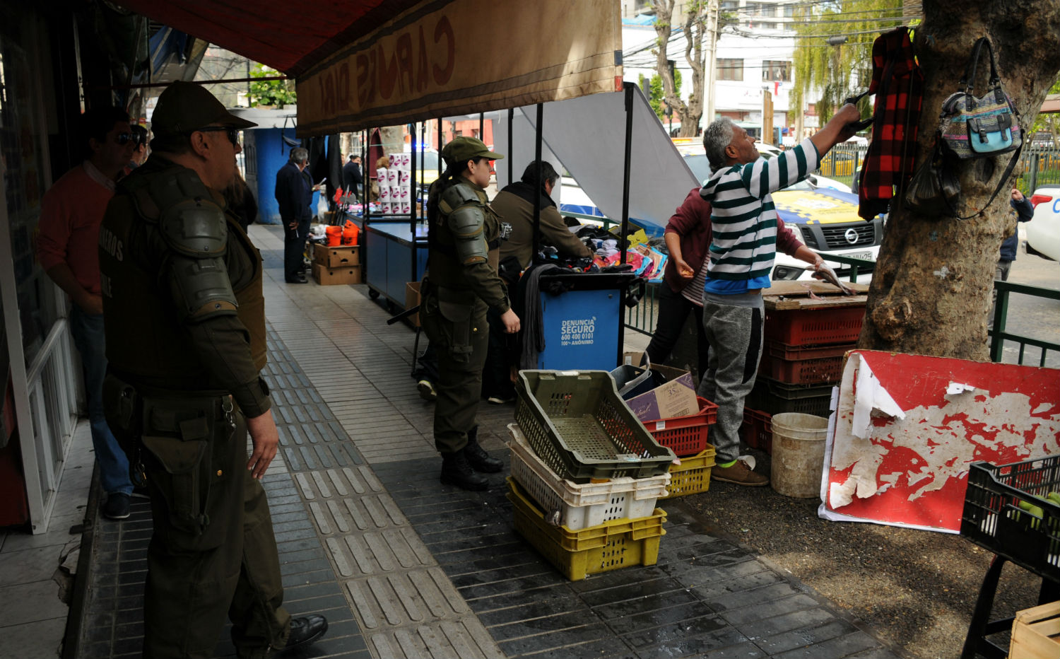Viña del Mar: Operativo contra el comercio ilegal en calle Quillota dejó 8 detenidos
