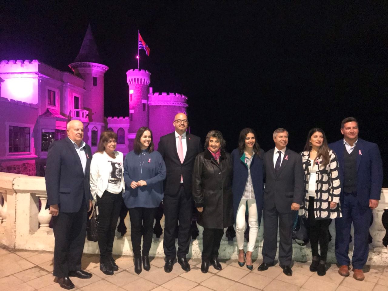 Viña del Mar ilumina de magenta edificios emblemáticos para sumarse a campaña mundial contra el cáncer de mama