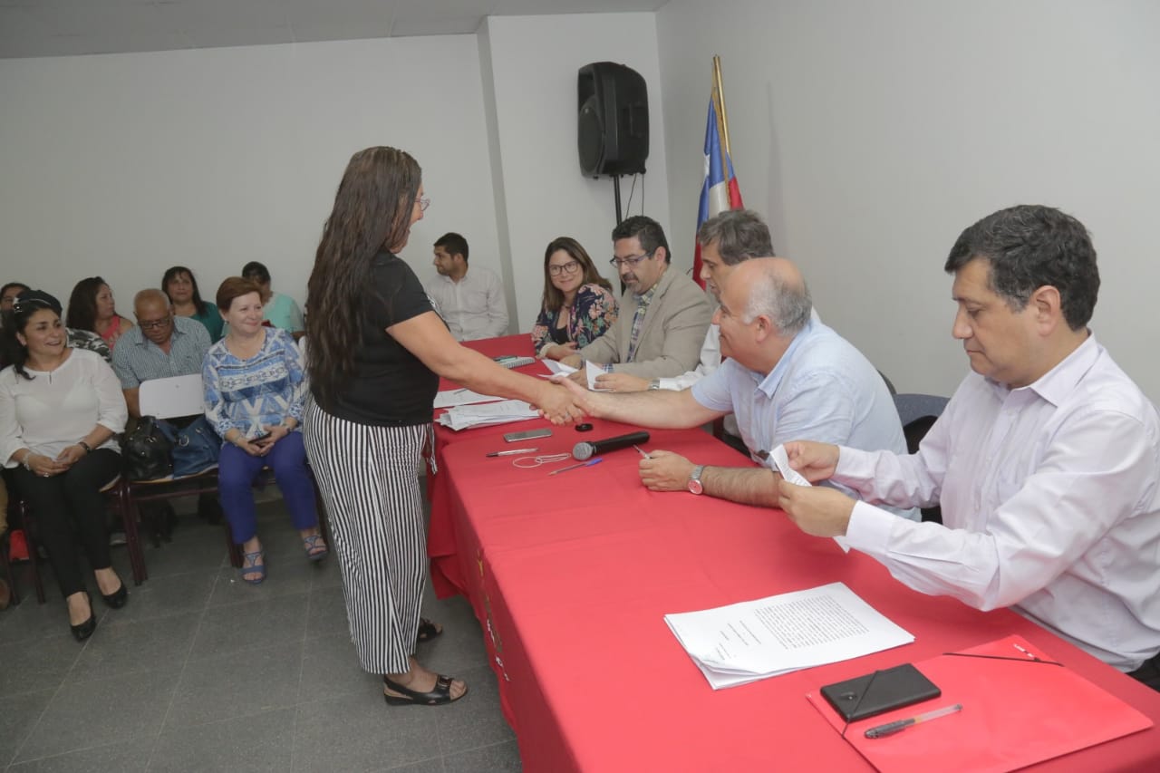 Regularizan viviendas en Población Argentina de Quilpué