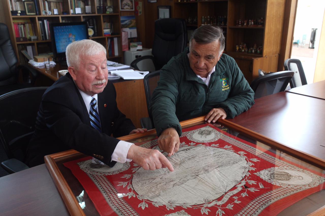 Concón: Ex miembro de la Armada de Chile donó una pañoleta de más de 117 años