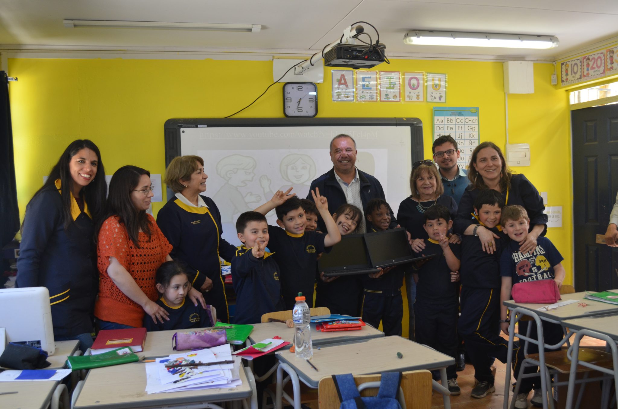 Municipalidad de Quintero equipa con 74 notebooks a establecimiento rural de Valle Alegre