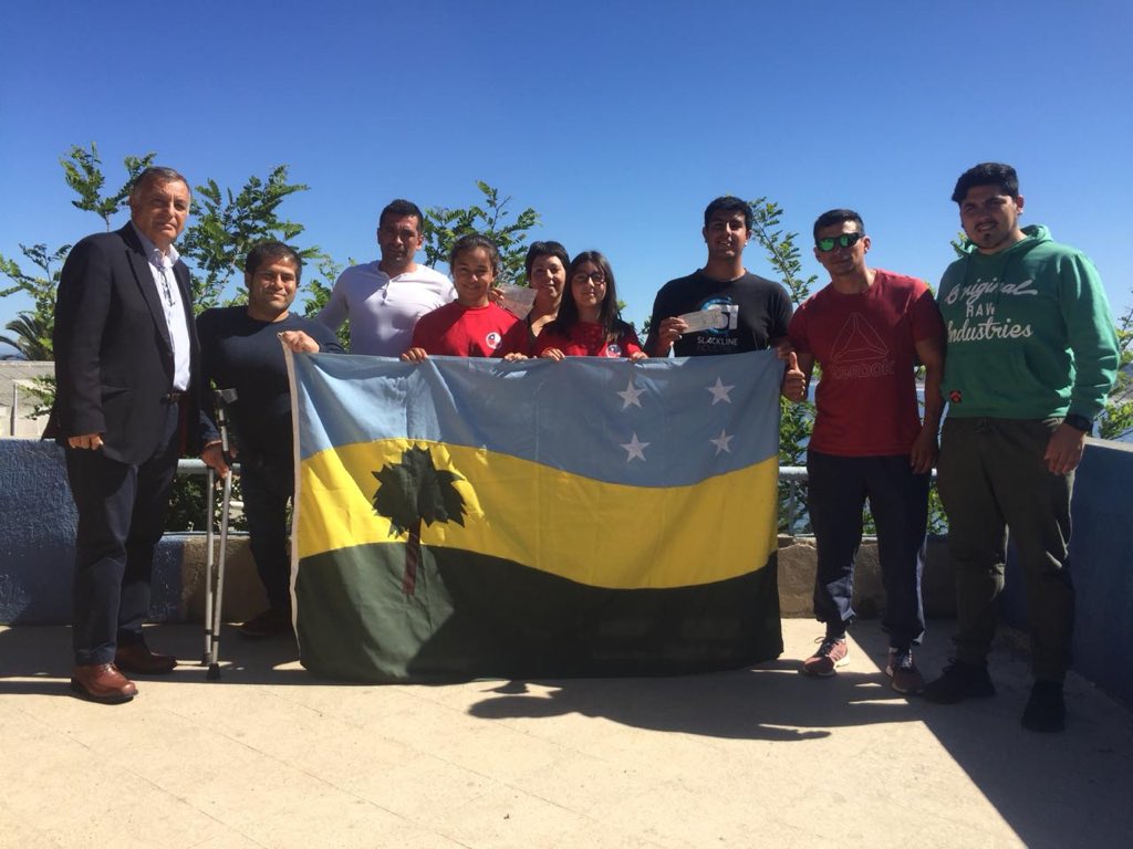 Municipio de Concón entregó subvenciones a deportistas destacados en surf adaptado, hockey y slackline