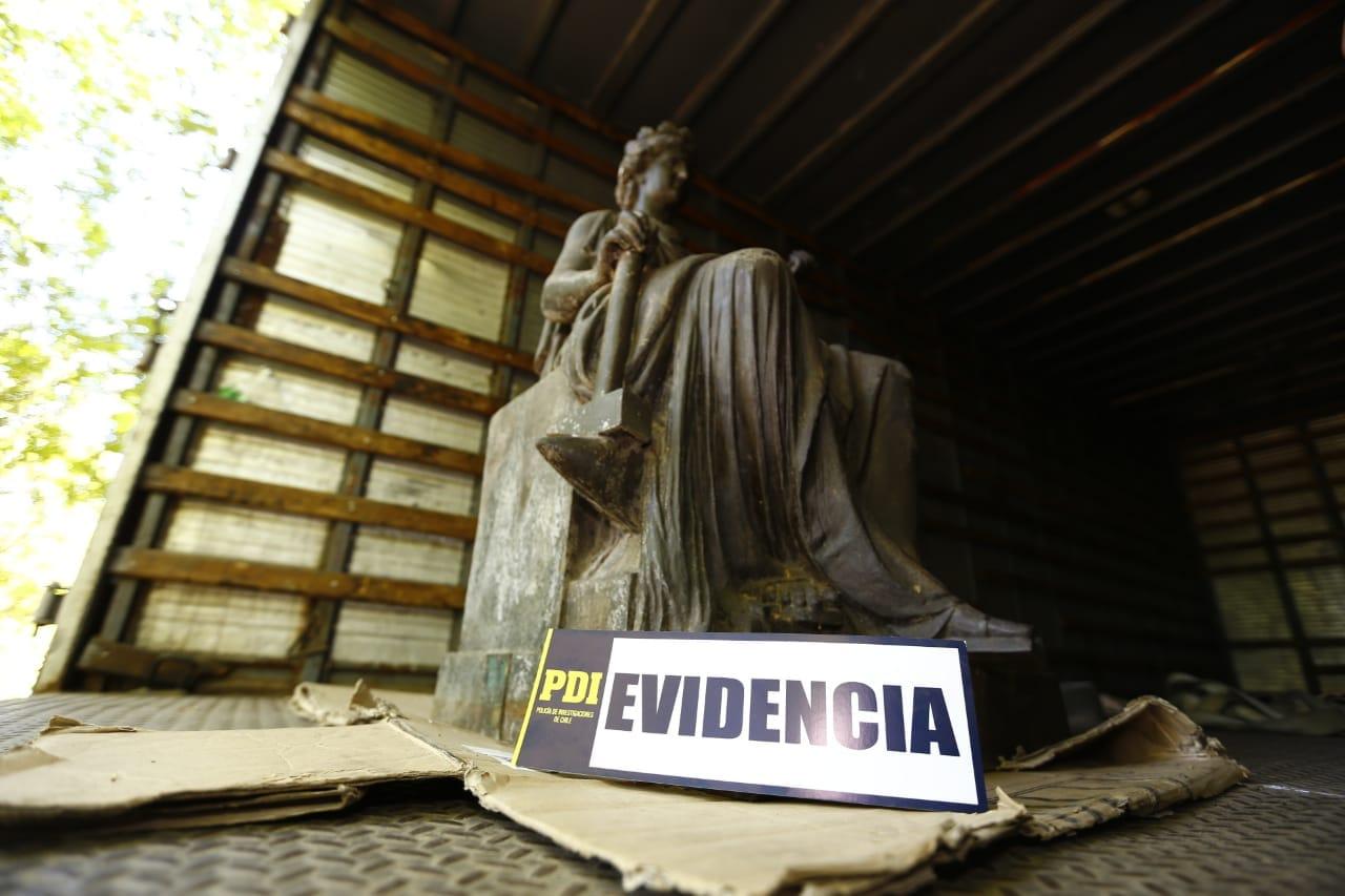 PDI recupera estatua “La República” robada en el año 2003 en Valparaíso