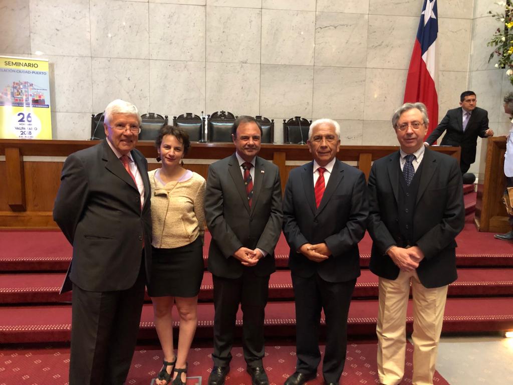 Autoridades y dirigentes nacionales y regionales participan en seminario sobre la relación ciudades-puerto