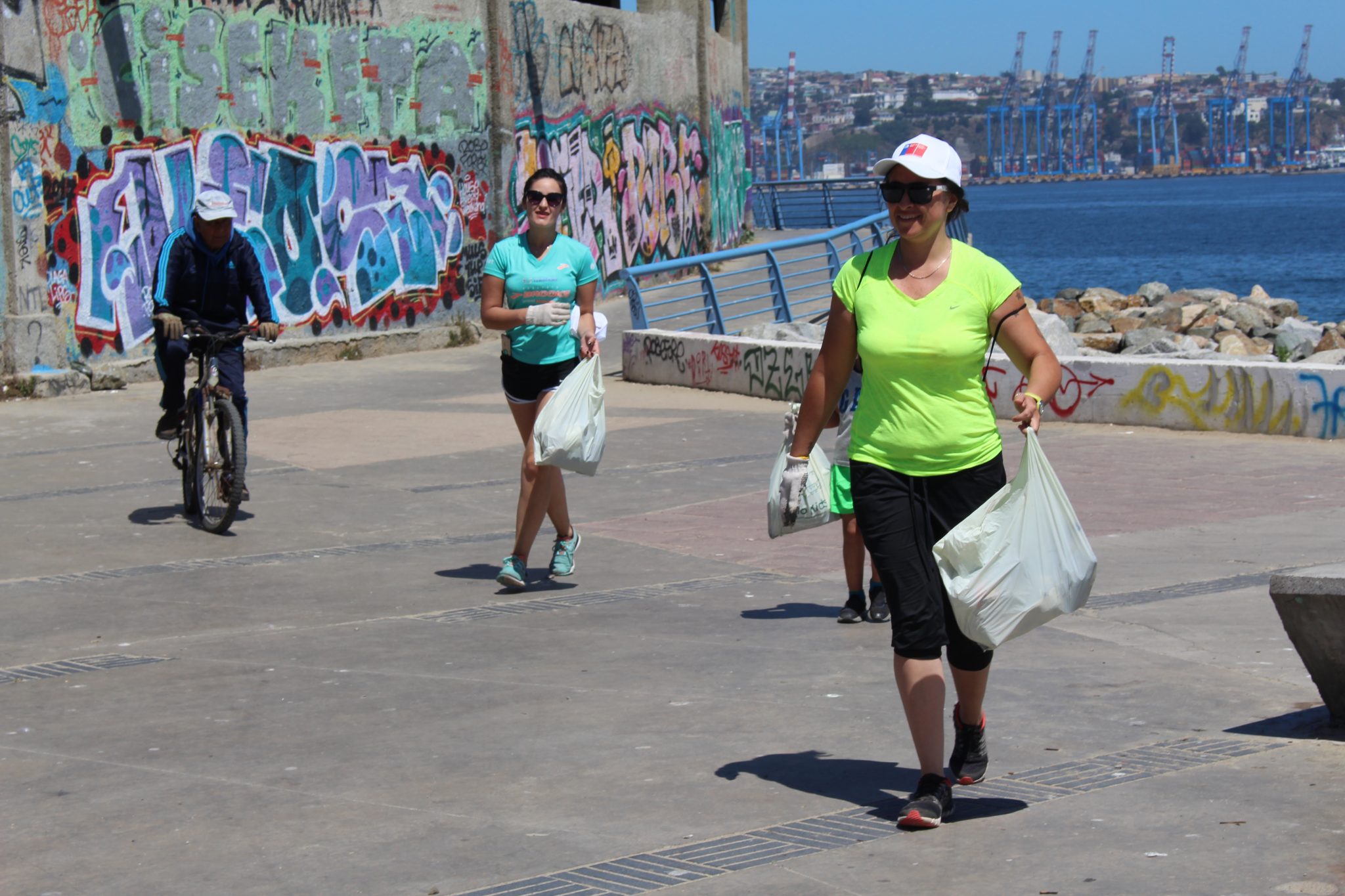 Cerca de 150 kilos de basura y más de 6 mil colillas de cigarro recolectaron asistentes a primera corrida ecológica “Plogging” en Valparaíso