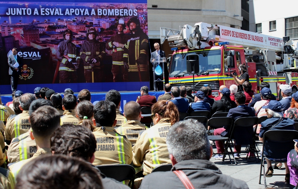 Esval y Bomberos de Valparaíso sellan alianza para recaudar aportes a través de la cuenta de agua