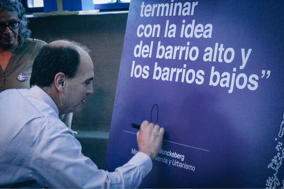 TECHO-Chile entregó propuestas de integración social a ministro Monckeberg