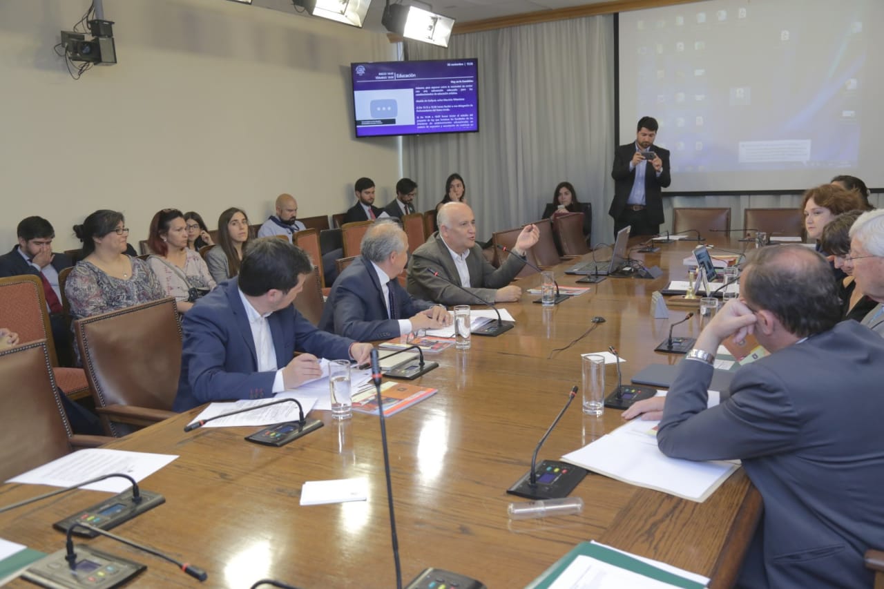 Alcalde Mauricio Viñambres presenta iniciativa para que los liceos artísticos del país cuenten con una subvención