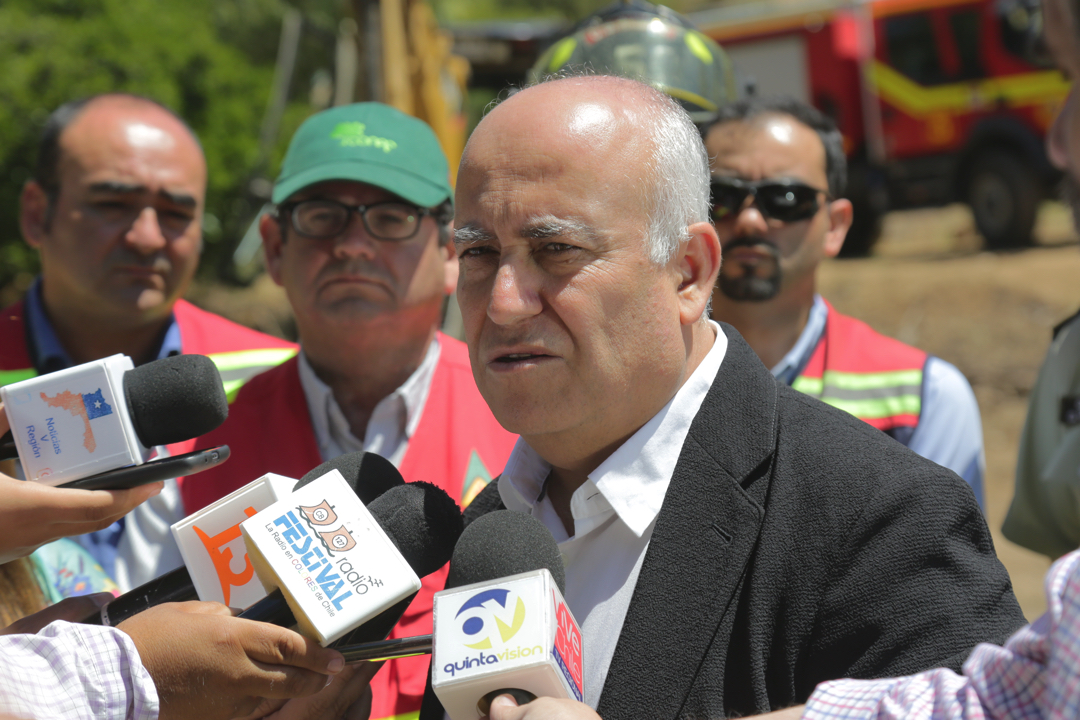 Inspeccionan labores de construcción de cortafuegos