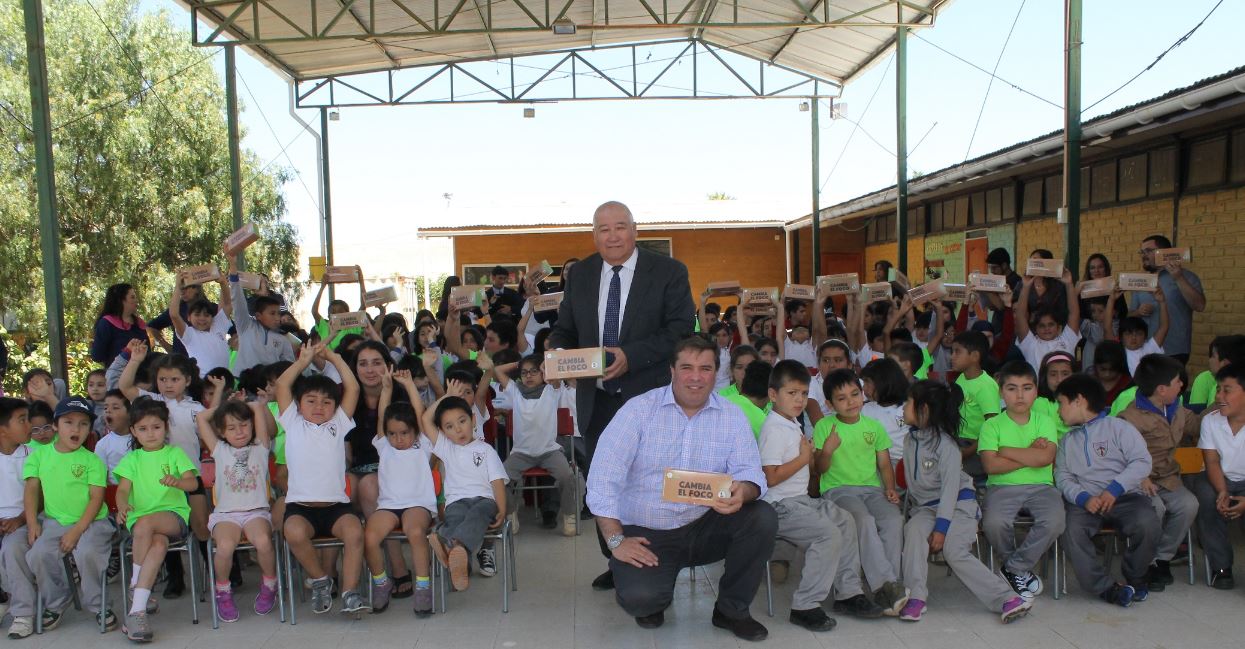 Finaliza programa “Cambia el Foco” beneficiando a más de 8 mil familias en la región de Valparaíso