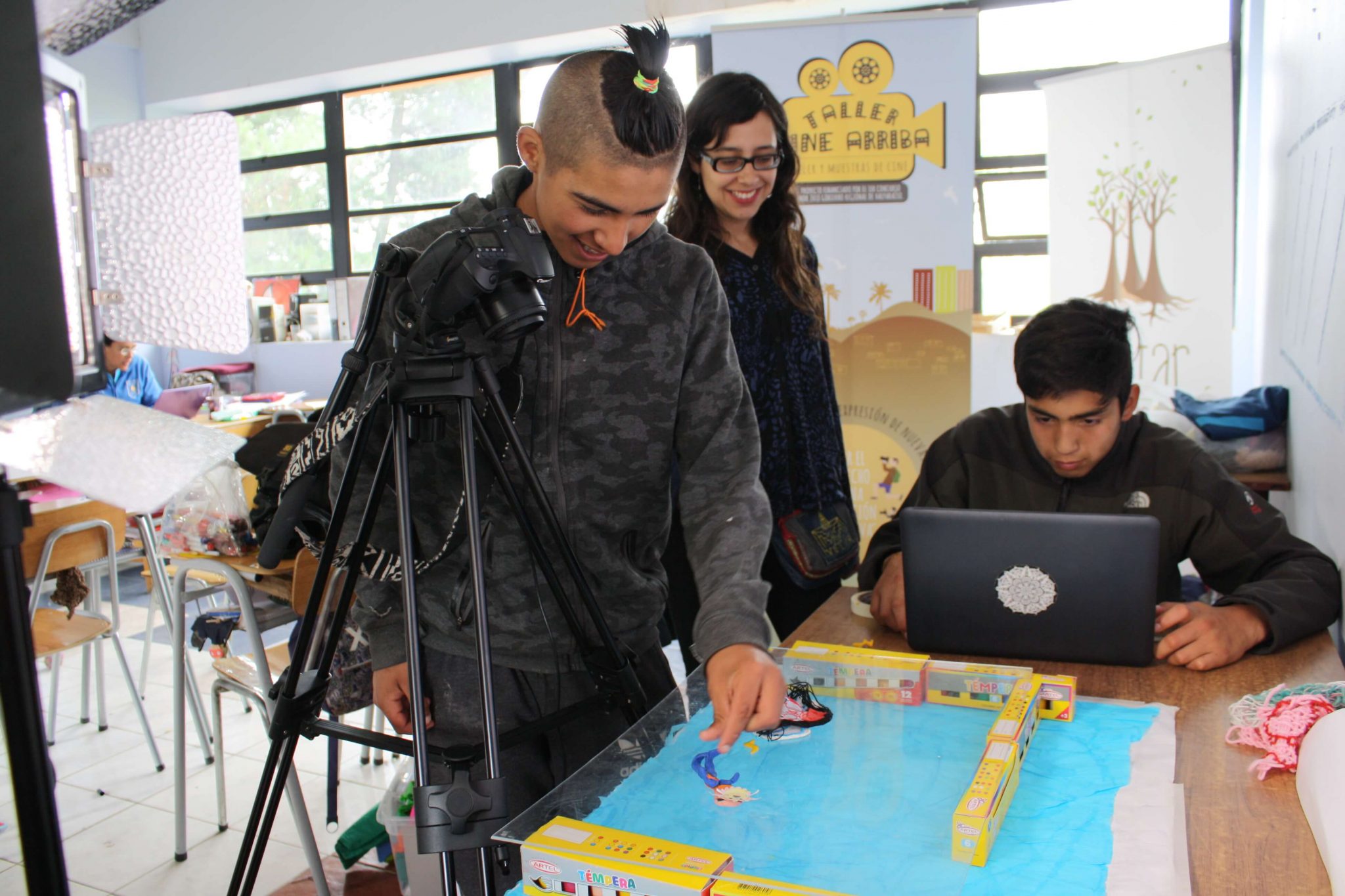 ONG Brotar realiza taller de cine en escuela especial Las Dalias de Viña del Mar: estudiantes realizarán cortometraje sobre el Bullying a partir de sus historias de vida.