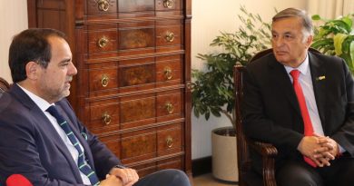 Alcalde Sumontes recibió importante premio en cámara de diputados por su aporte al turismo