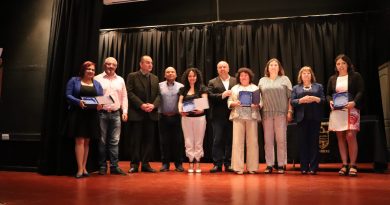 Quintero: 20 docentes y asistentes de la educación municipal reciben reconocimiento por sus años de servicios