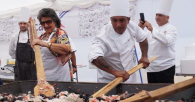 Viña del Mar: Gran asistencia a la degustación de paella a la chilena en borde costero