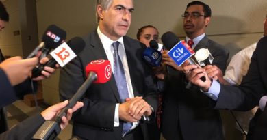 Senador Chahuán presenta proyecto para que empresas eléctricas asuman el costo de medidores