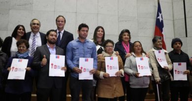 Ministro Ward encabeza masiva entrega de Títulos de Dominio en la Región de Valparaíso