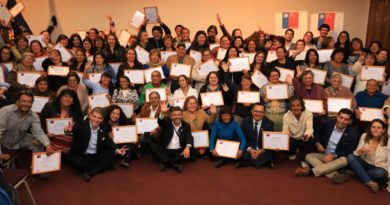 Intendente de Valparaíso resalta espíritu de superación de mujeres que recibieron aportes del FOSIS