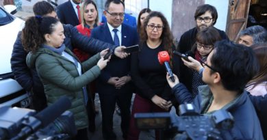 Valparaíso: Intendente y seremis visitan hogar de joven madre emprendedora para explicar alcances del Programa Clase Media Protegida