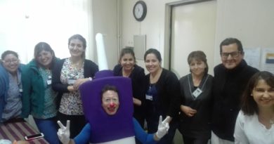 “Jeringuín” visita a funcionarios del HEP para conmemorar el Día mundial de la Seguridad y Salud en el Trabajo