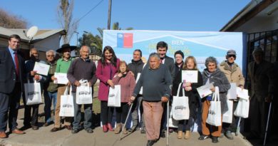 Llay Llay: Subsecretario de Energía entrega ampolletas LED a adultos mayores de Viviendas Tuteladas