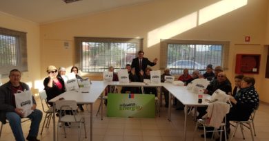 Adultos Mayores de Viviendas Tuteladas reciben kits eficientes para disminuir sus cuentas de Luz