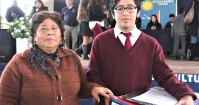 Alumnos de Papudo y Pullally recibieron computadores por programa “Yo elijo Mi PC”