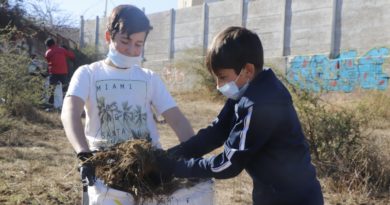 Villa Alemana celebra Día del Medio Ambiente reforestando en familia