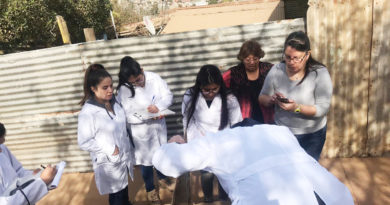 Futuros ingenieros ambientales asesoran a pobladores del campamento Manuel Bustos