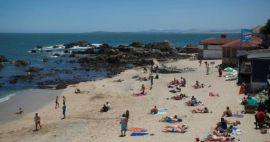 Concón: Muralla en Playa Los Lilenes crea polémica entre vecinos del sector