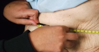 Especialista entrega consejos de nutrición a personas de la tercera edad